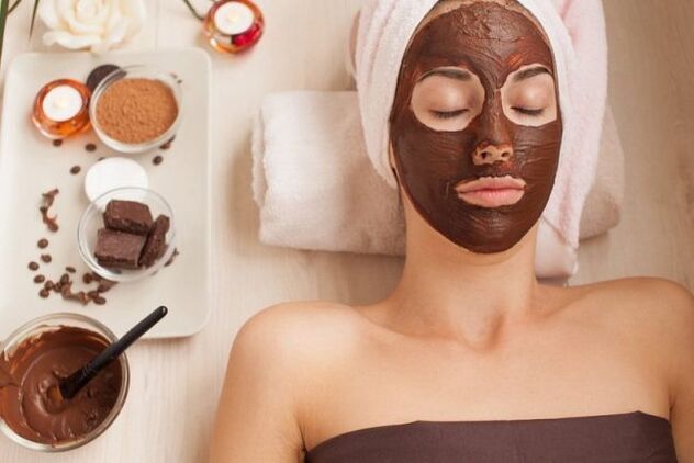 Dark chocolate mask for velvety soft skin