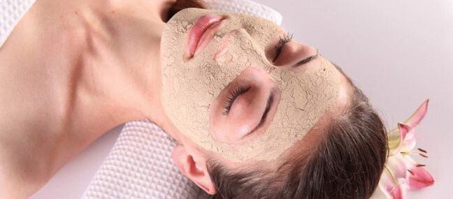 The yeast mask tightens the skin of the face and gives it tone